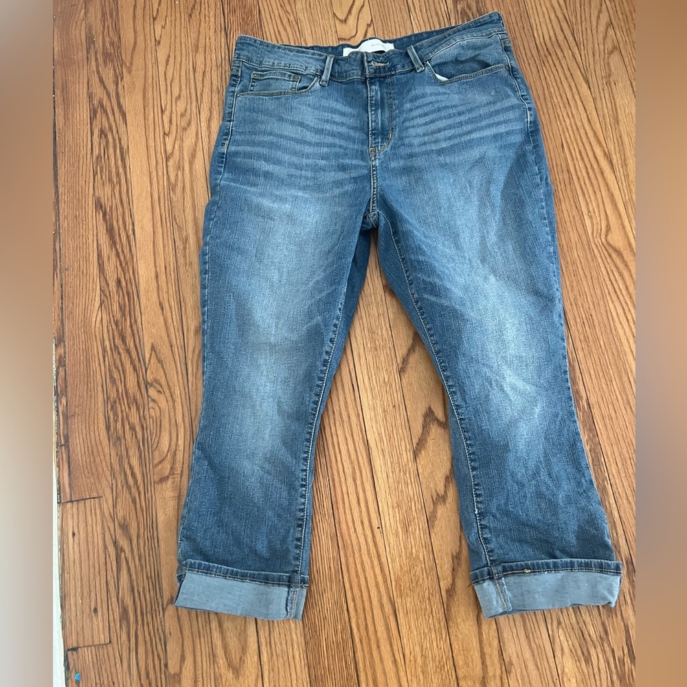 Levi Gold Mid Rise Capri Jeans Size 14